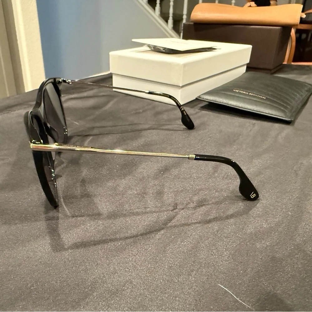 Victoria Beckham VB636S Sunglasses Black with Silver Hardware FULL INCLUSION
